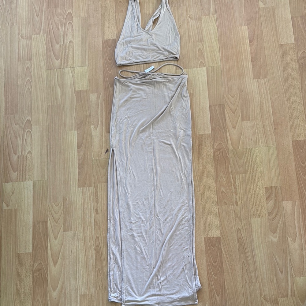 Indah Beige Maxi set